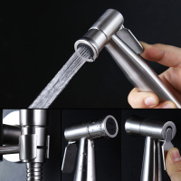 正山304115龍頭與九牧32150龍頭花灑噴槍模具的對(duì)比分析